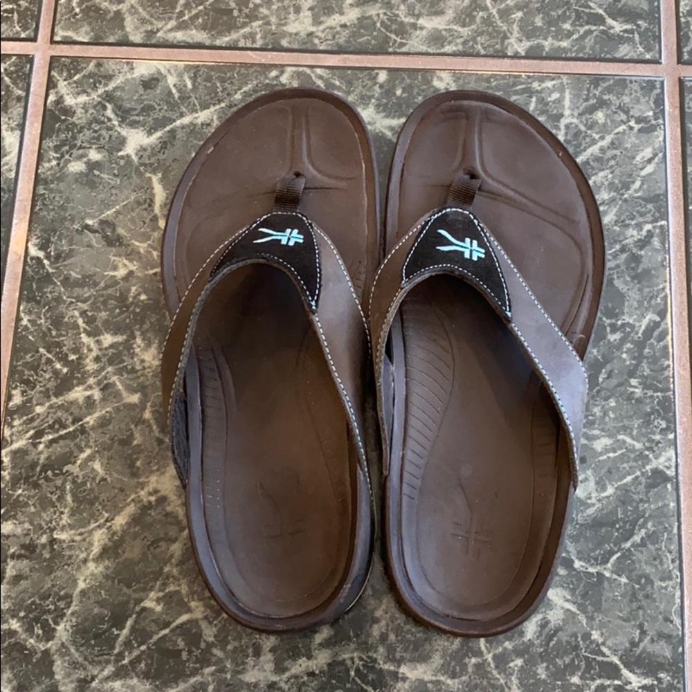 Women’s size 8 Kuru sandals